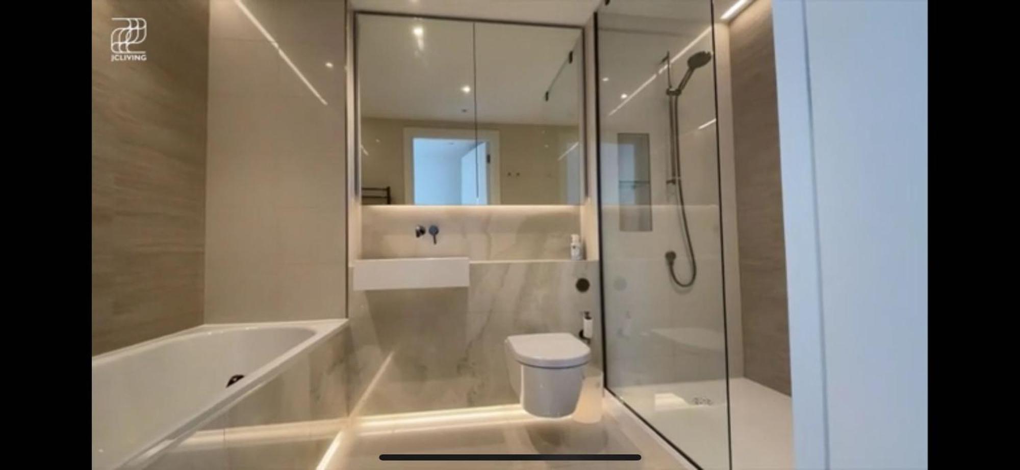 Luxury Modern 2bd 2ba White Living Londra