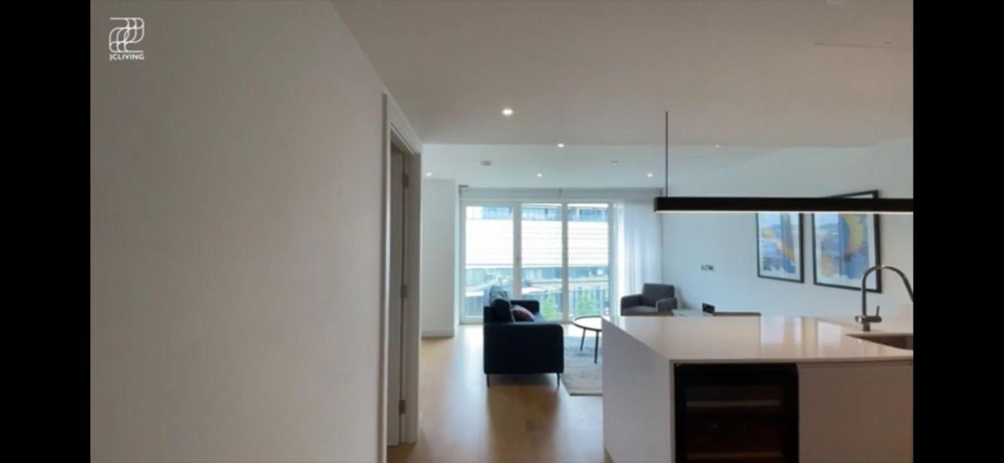Luxury Modern 2bd 2ba White Living