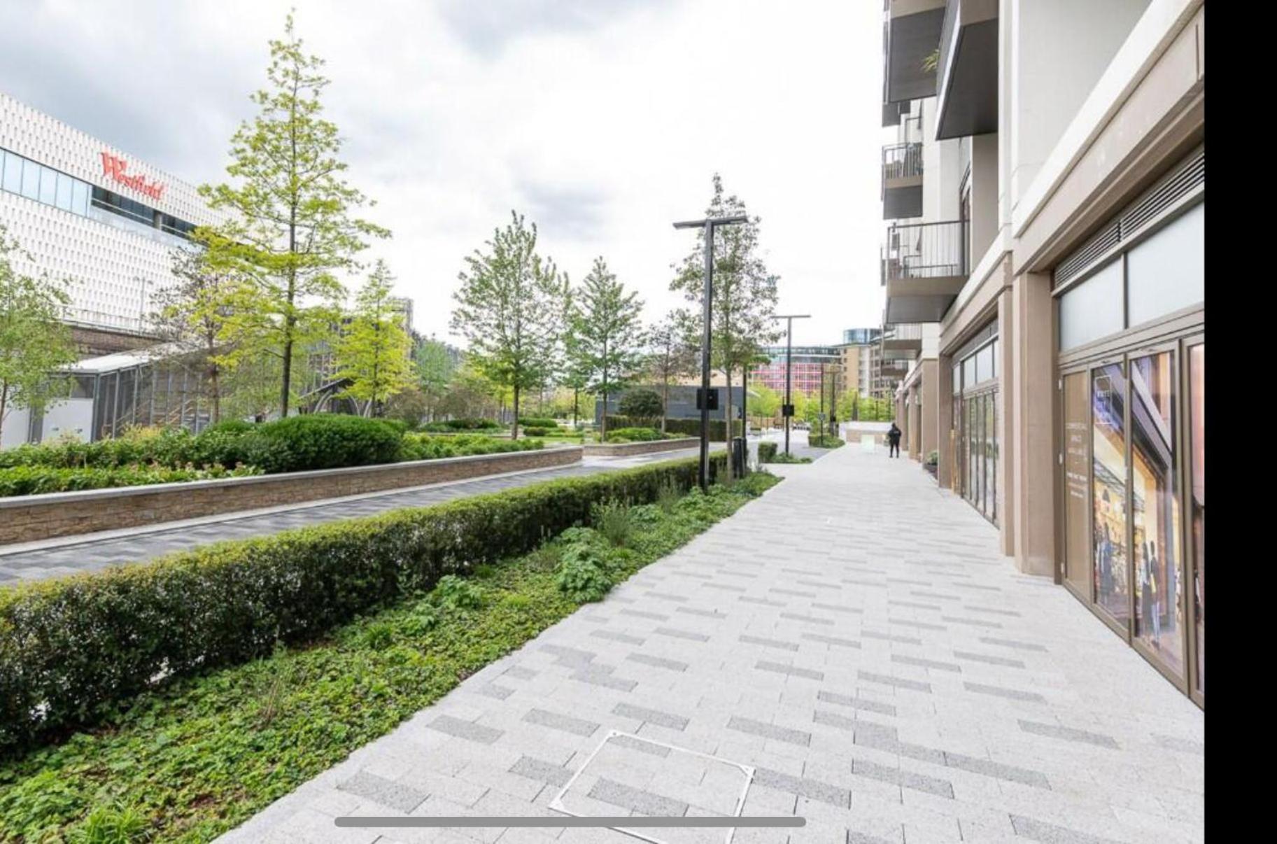 Luxury Modern 2bd 2ba White Living