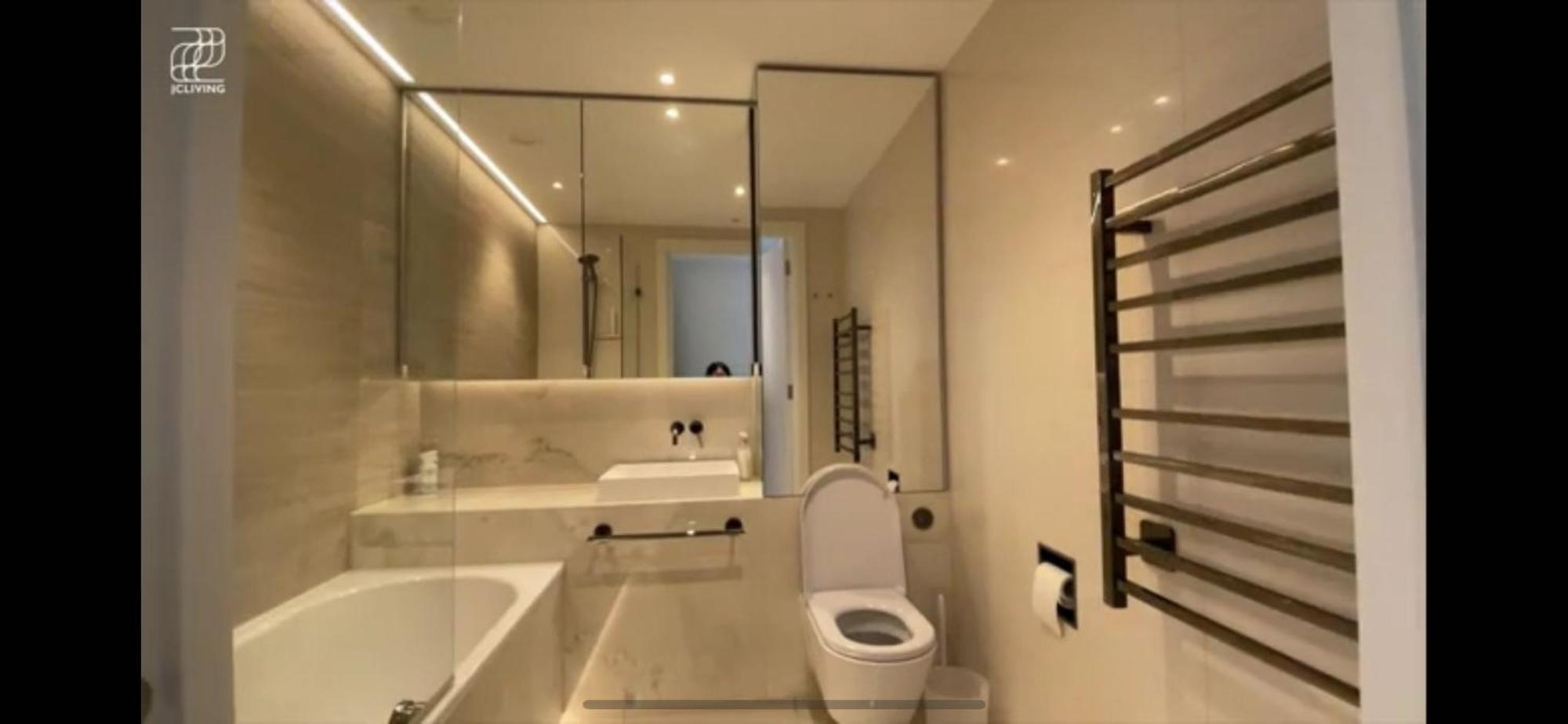 Apartment Luxury Modern 2bd 2ba White City Living *