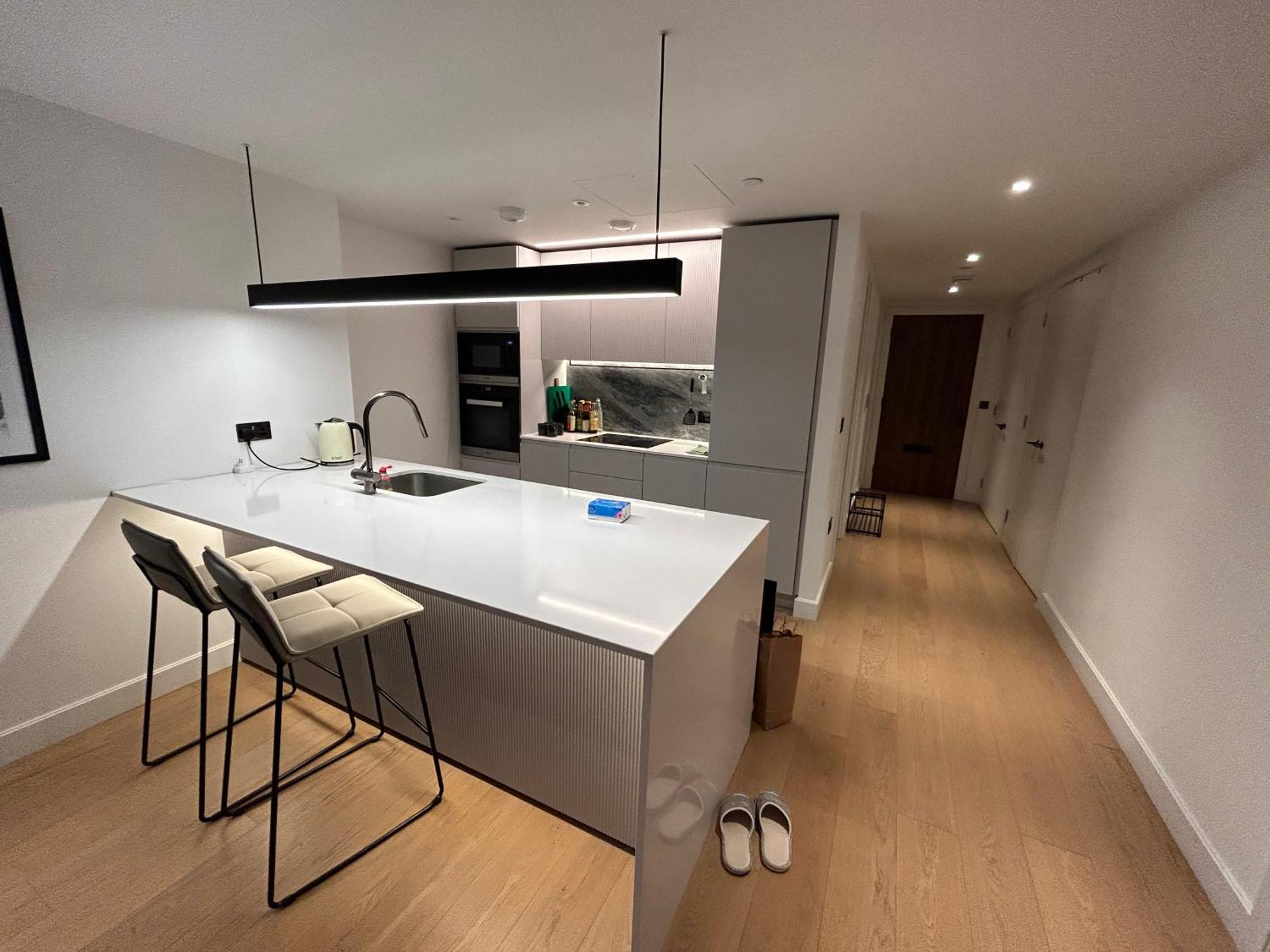 Luxury Modern 2bd 2ba White City Living London