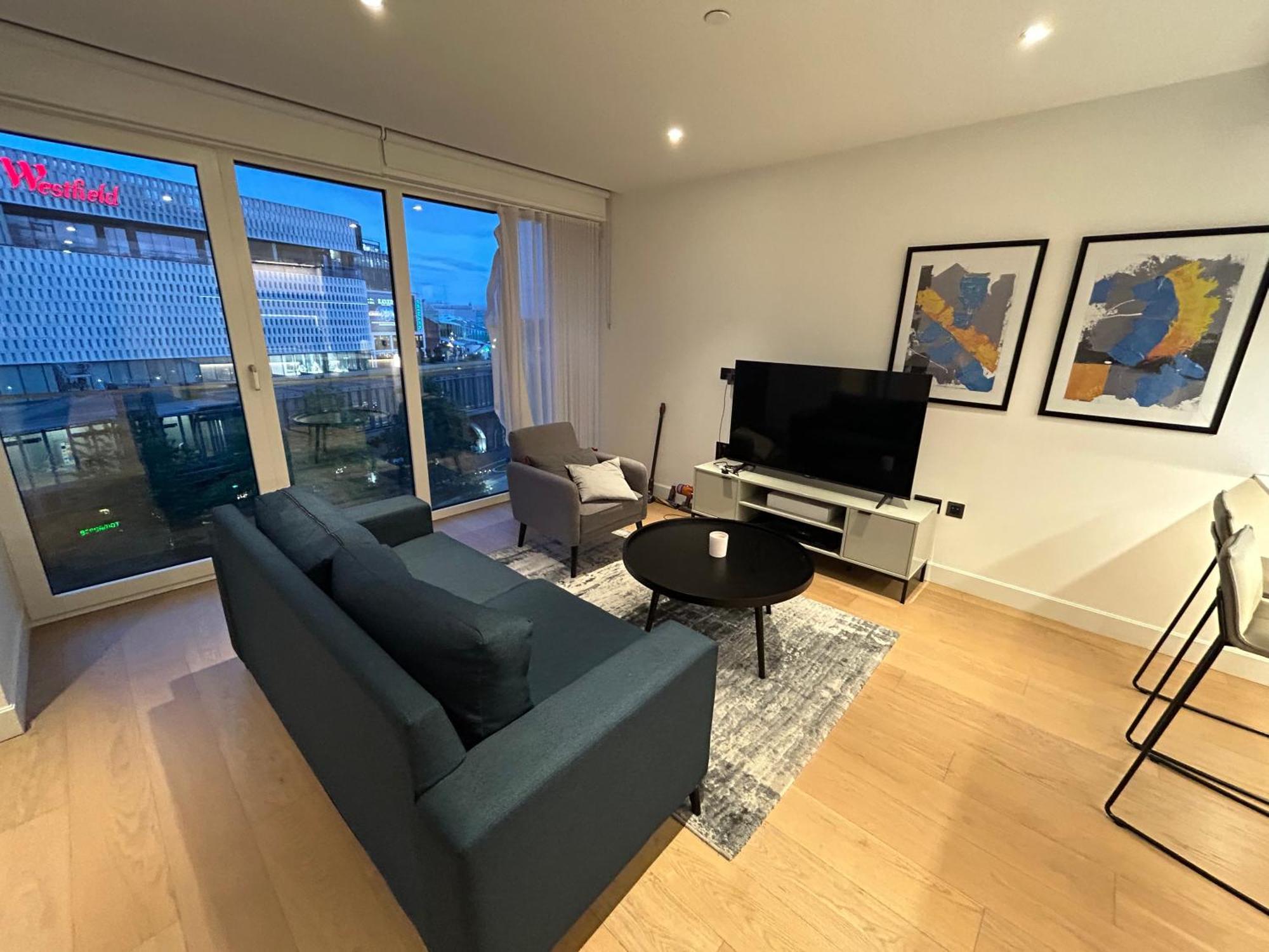 Luxury Modern 2bd 2ba White City Living Apartment London