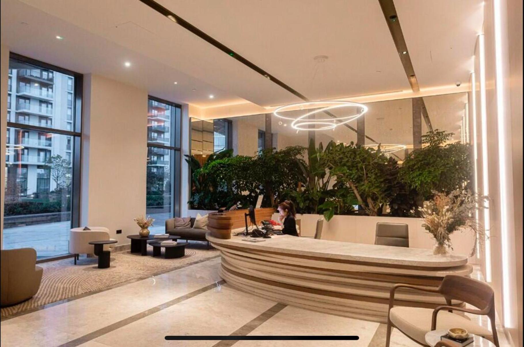 Luxury Modern 2bd 2ba White City Living Apartment