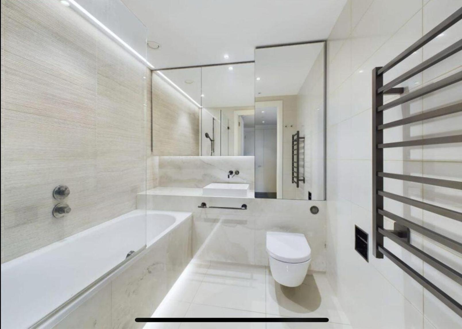 Luxury Modern 2bd 2ba White City Living Apartment London